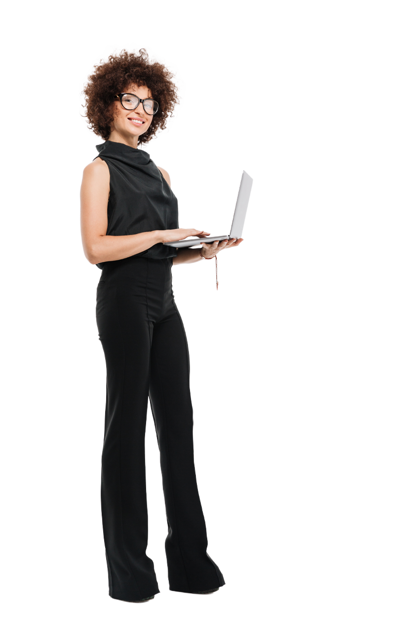 foto mulher em usando notebook sem fundo